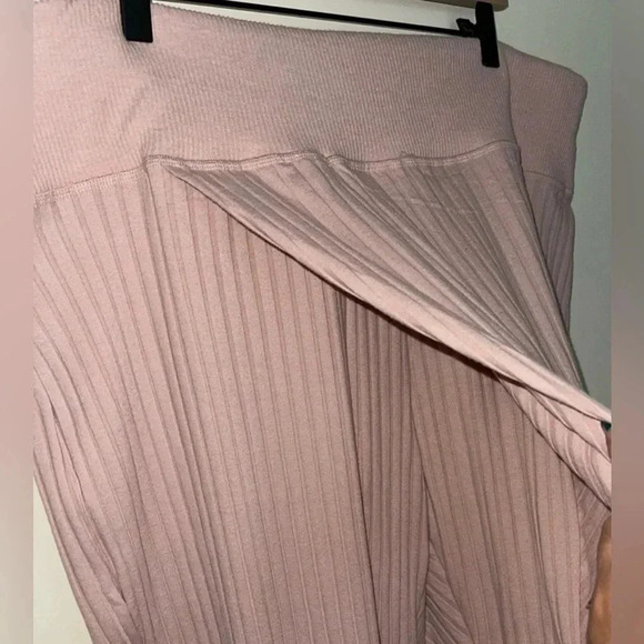 Nike Luxe Ribbed High Rise Crossover Pants - NWT - Picture 8 of 9